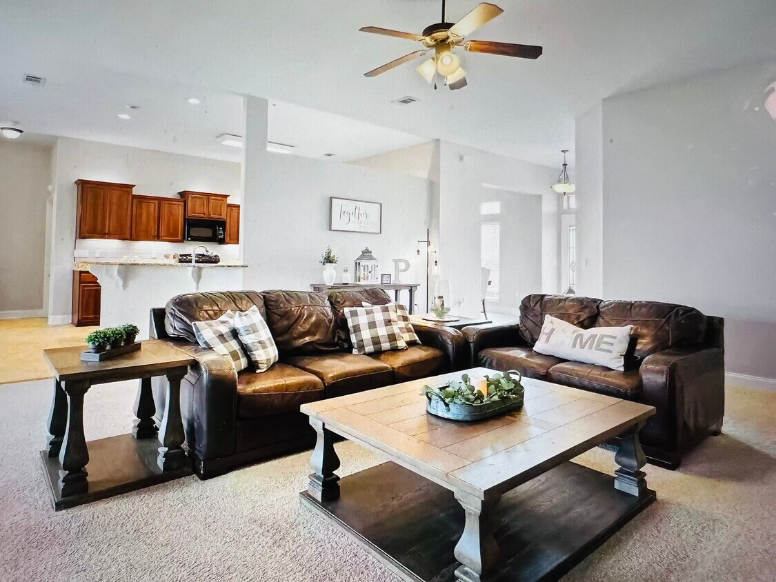 Foto del edificio - 9722 Misty Meadow Ln