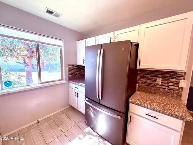 Foto del edificio - 1884 W Expressman St