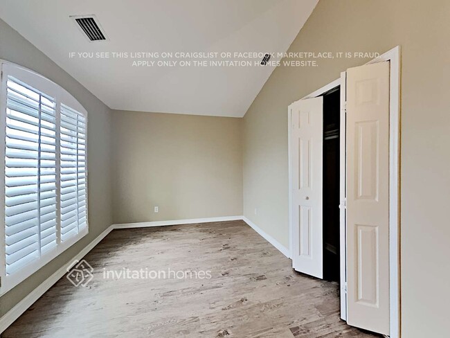 Building Photo - 5816 33rd Dr E