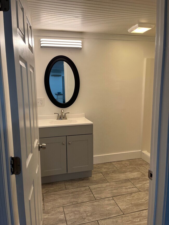 Foto del edificio - 479 Falmouth Rd