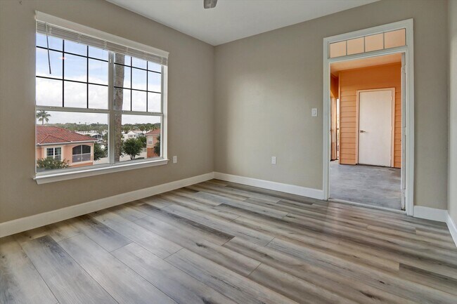 Building Photo - 5000 Culbreath Key Way