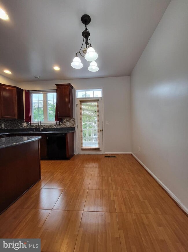 42595 Pine Forest Dr, Chantilly, VA 20152 Townhome Rentals in
