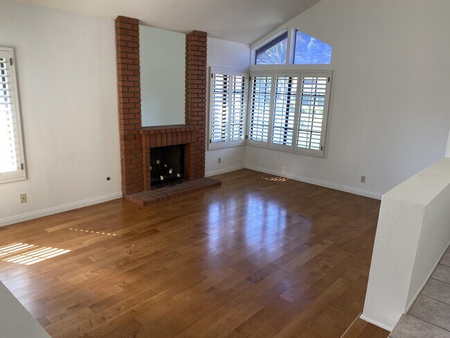 Foto del edificio - 28040 Eagle Peak Ave