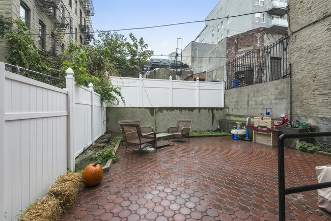 Área del patio - 380 S 5th St