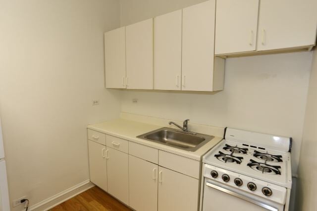 Foto del edificio - 561 W Wellington Ave