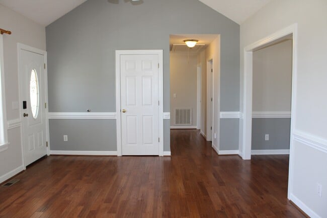 Building Photo - 80 Senter Farm Ct