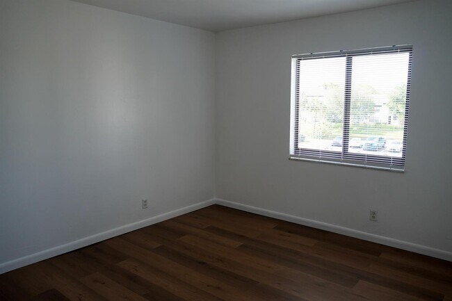 Building Photo - 3720 N Pine Island Rd