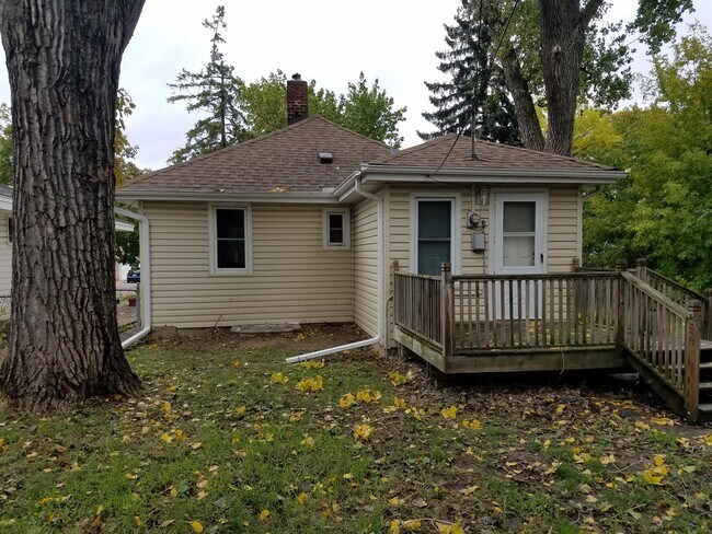 Foto del edificio - 662 37th Ave NE