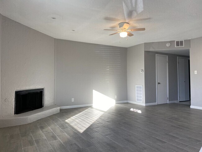 Foto del edificio - 2 Bedroom Duplex near lake Overholser