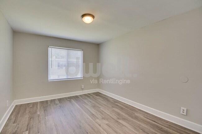 Foto del edificio - 1927 Central Ave