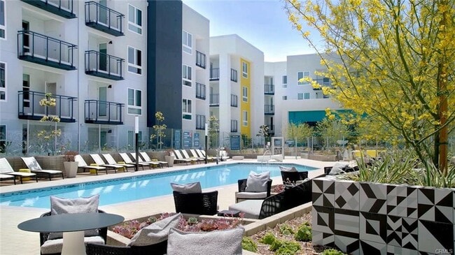 Building Photo - 19535w Nordhoff St