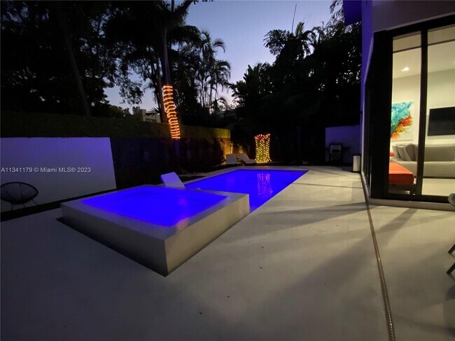 Building Photo - 2472 Inagua Ave