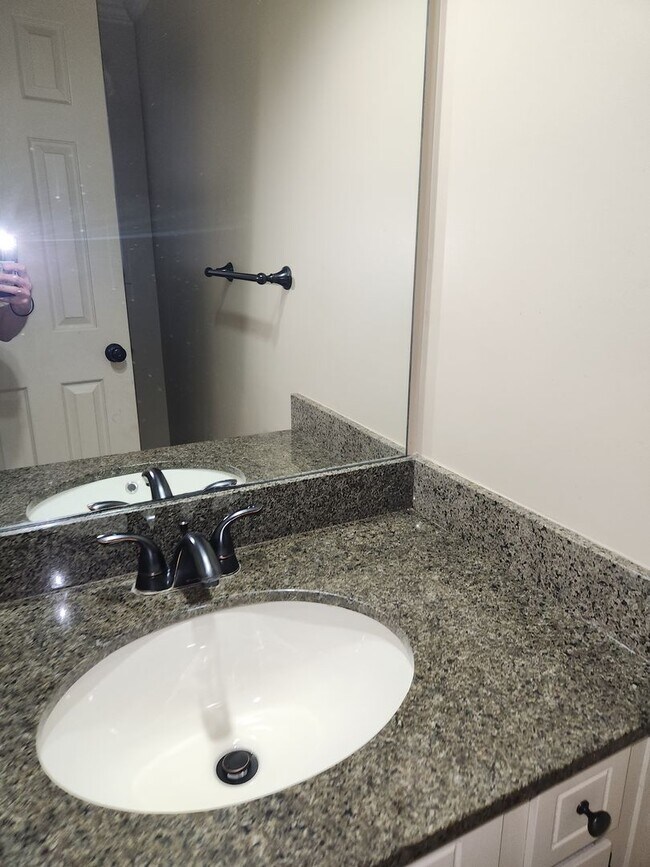 Foto del edificio - 3 bedroom 2 1/2 Bath Town house
