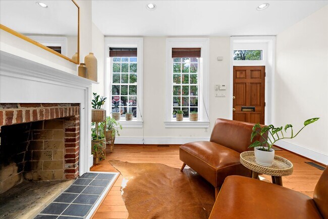 Foto del edificio - 656 Washington Blvd