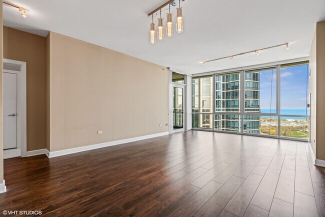 Building Photo - 1201 S Prairie Ave