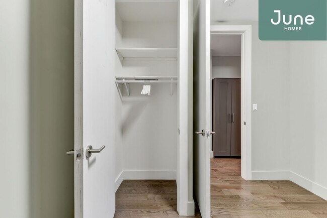 Building Photo - Room Only in 3-bed/1.5-bath Home