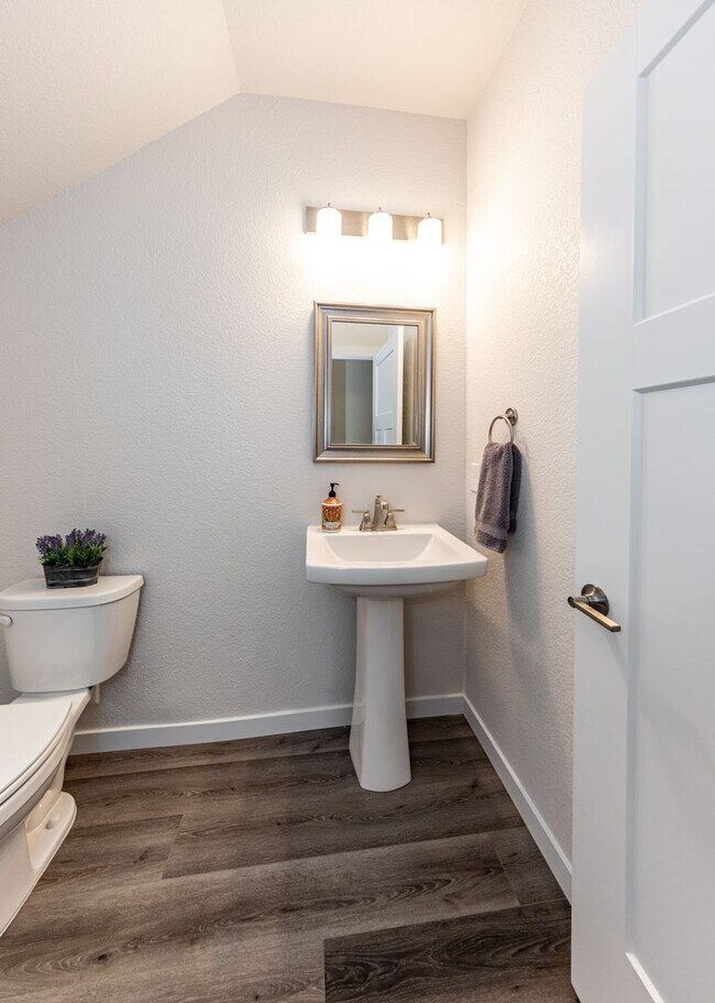 Building Photo - Westside End Unit 3 Bed Townhome in Mountain Shadows