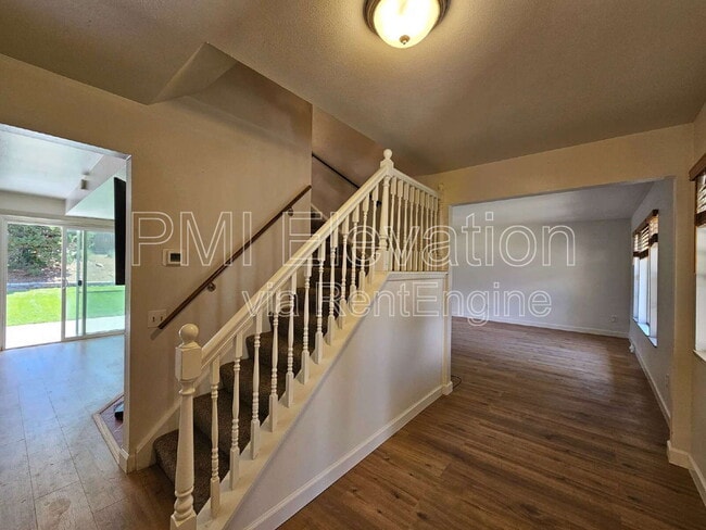 Building Photo - 6824 S Willow St