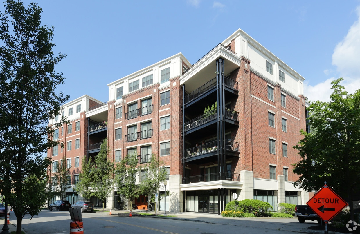 Building Photo - 83-87 Railroad Pl