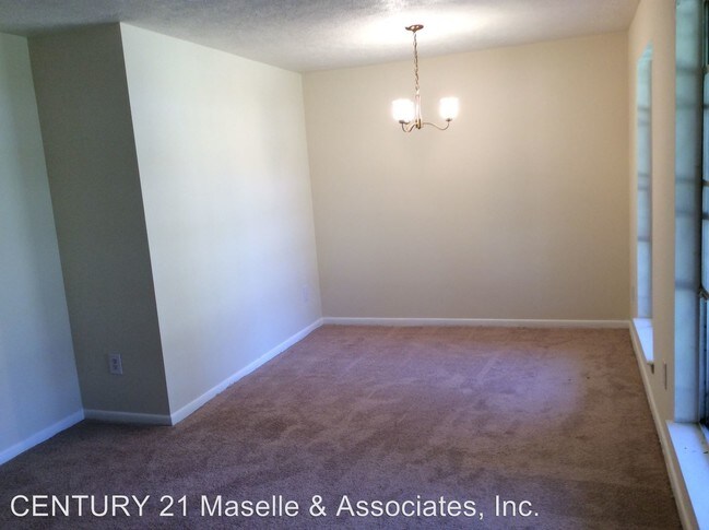 Building Photo - 2351 Montebello Dr