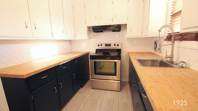 Building Photo - Awesome 2BR/1Bathroom Apartment in popular...