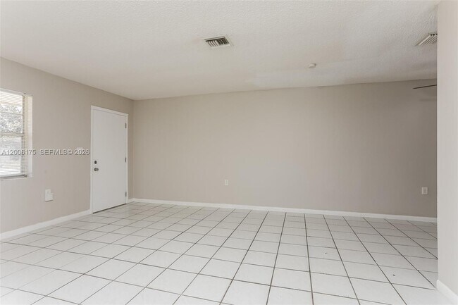 Building Photo - 6025 SW 37th St