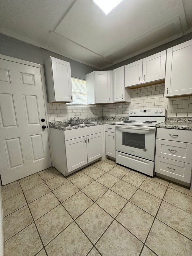 Building Photo - Stinson