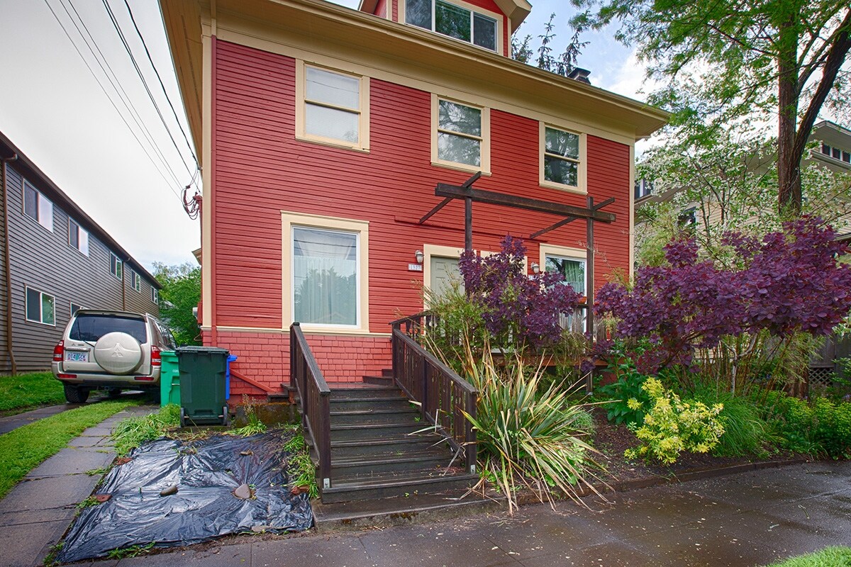 1325 SE Nehalem St, Portland, OR 97202 Apartments in Portland, OR
