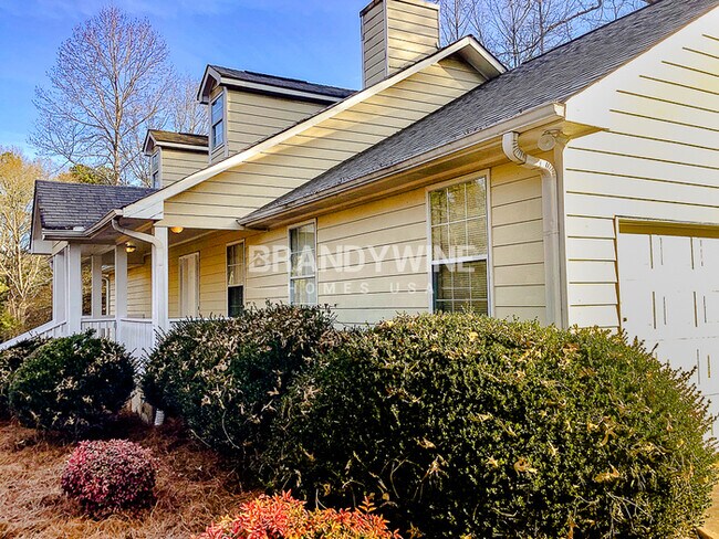 Building Photo - **$500 RENT CREDIT** Your Cozy Corner Awai...