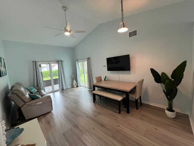 Foto del edificio - $2,295/month ** Short Term / Seasonal - Fu...