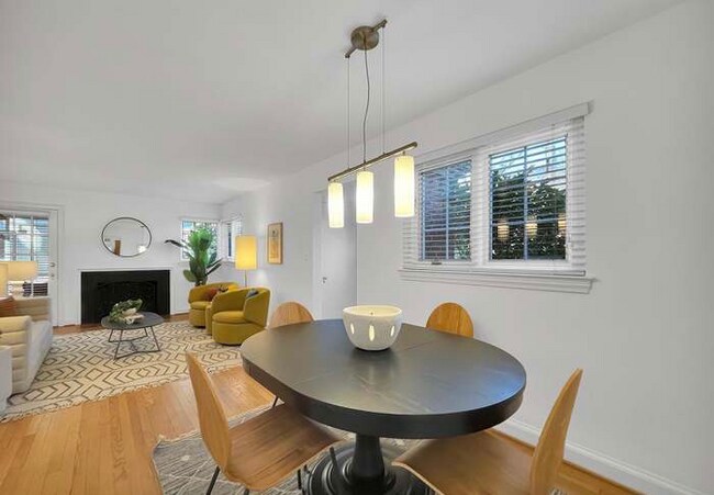 Foto del edificio - 4408 Maple Ave