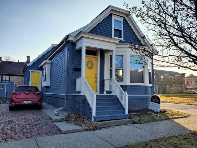 Front of home/Driveway - 219 W Brown St
