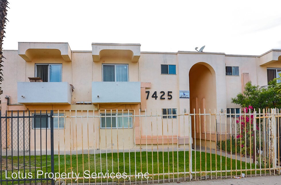Primary Photo - 7425 Vineland Ave