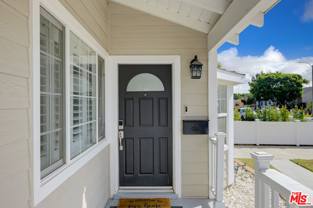 Foto principal - 6343 W 82nd St