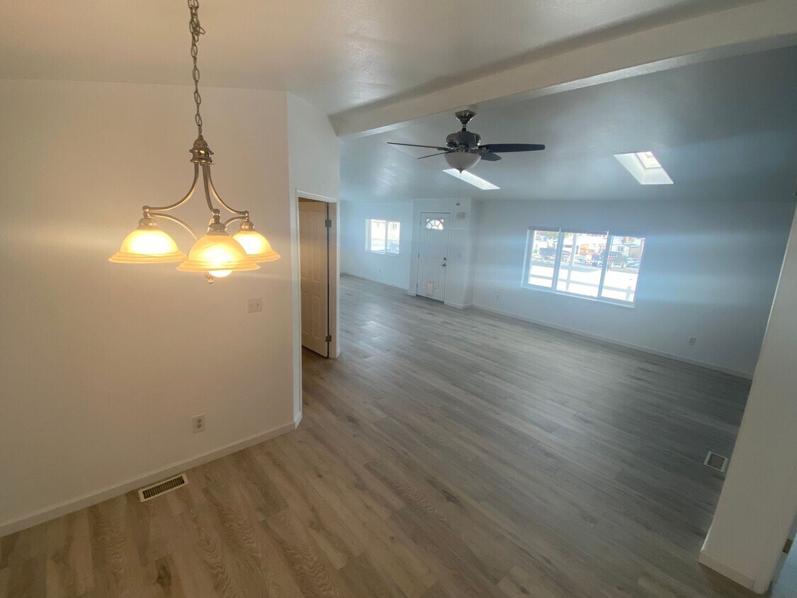 Primary Photo - Updated 3 Bedroom / 2 Bath Mobile Home on ...