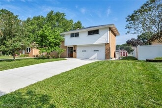 Building Photo - 23976 Noreen Dr