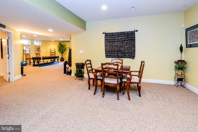 Building Photo - 8206 Waterside Ct