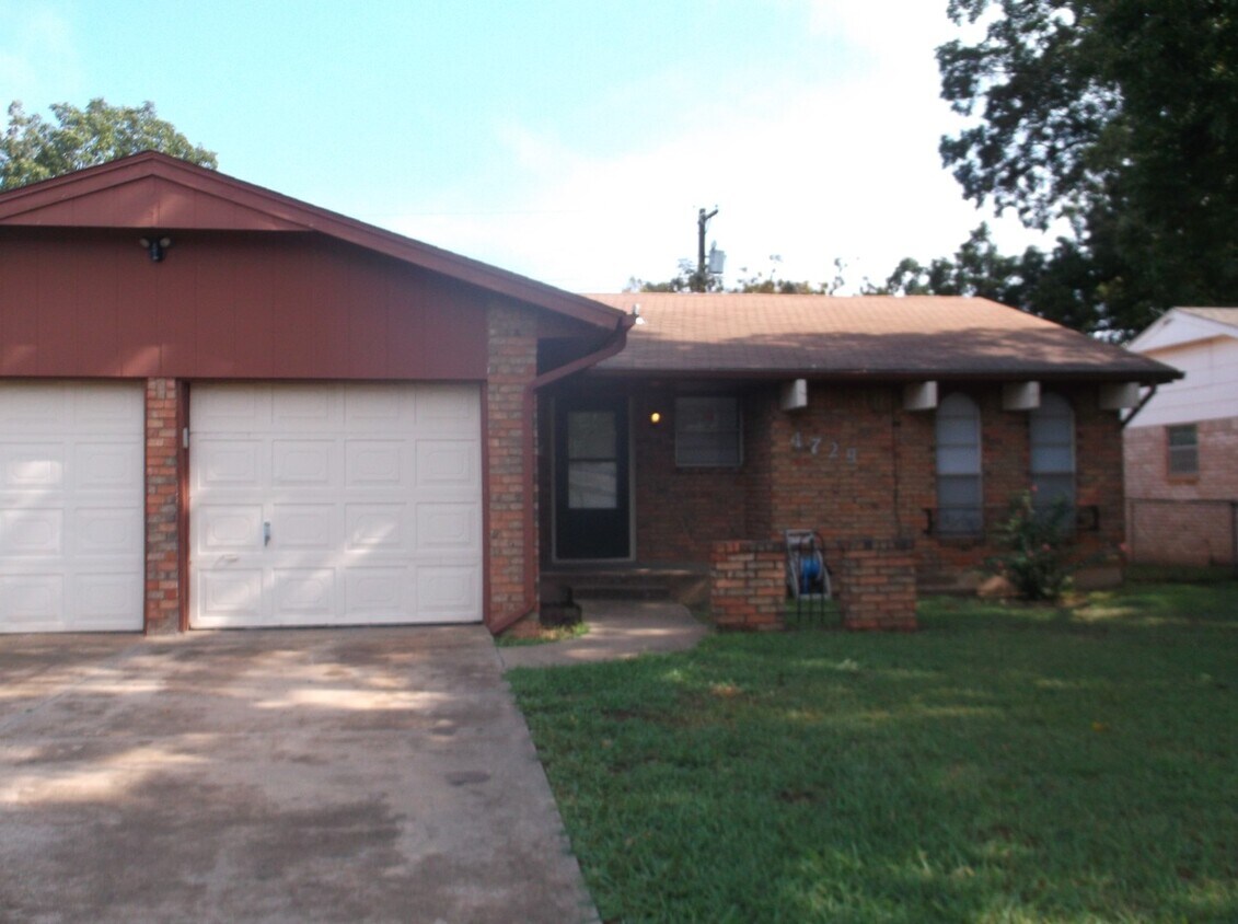 Foto principal - Nice 3bed, 1 1/2 bath. 2 car garage