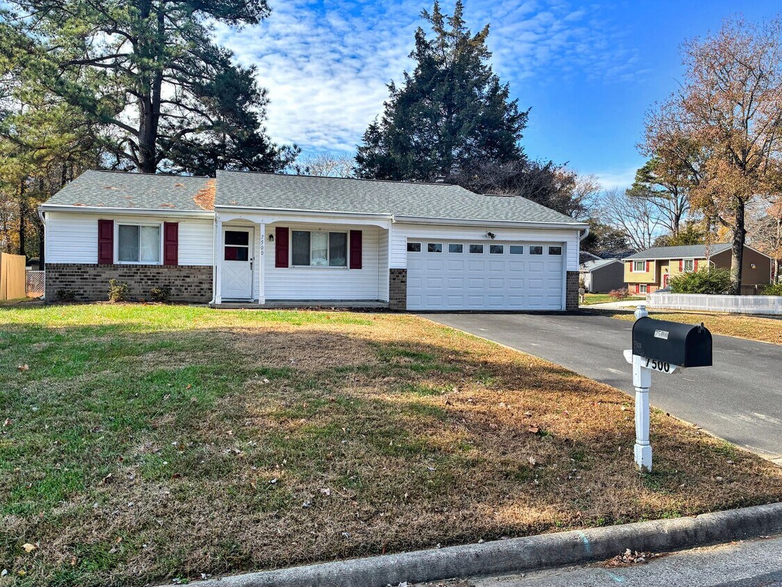 Foto principal - Beautiful 3-Bedroom, 1.5-Bath Rancher on C...