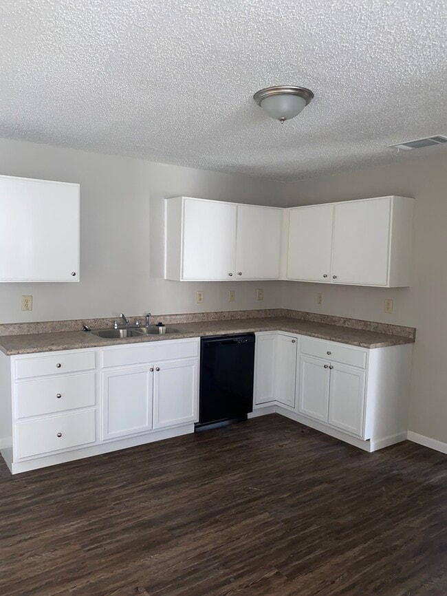 Building Photo - 6103 Walnut Mill Dr. San Antonio TX 78244