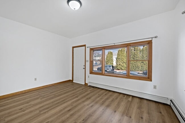 Foto del edificio - Spacious 4 Bedroom | 1.5 Bath | 1 Car Garage For Rent -Northampton PA