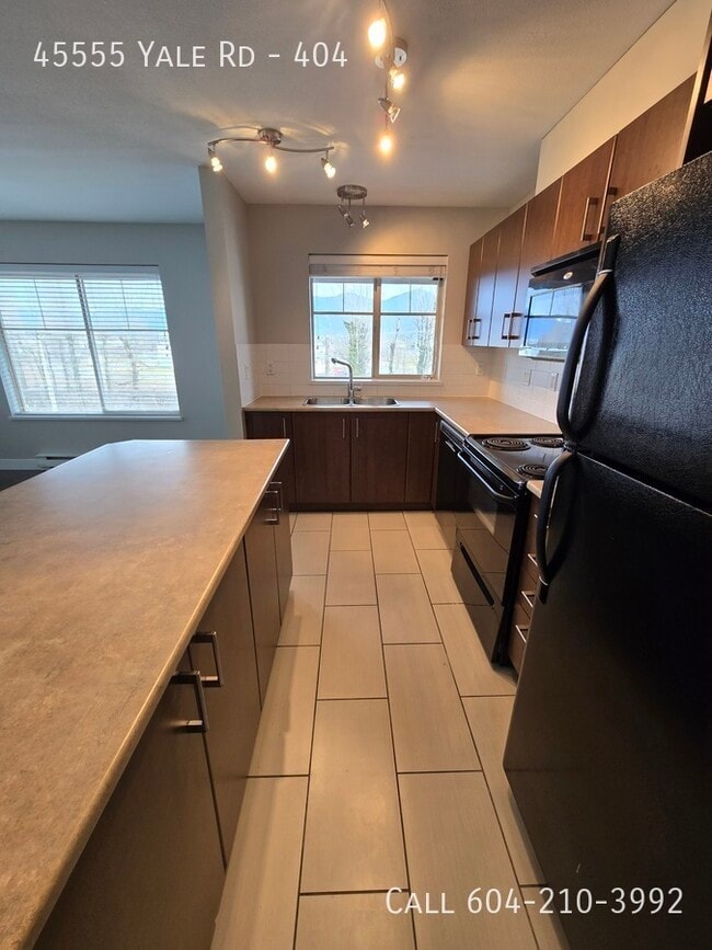 Photo du bâtiment - Corner Unit Condo in Chilliwack