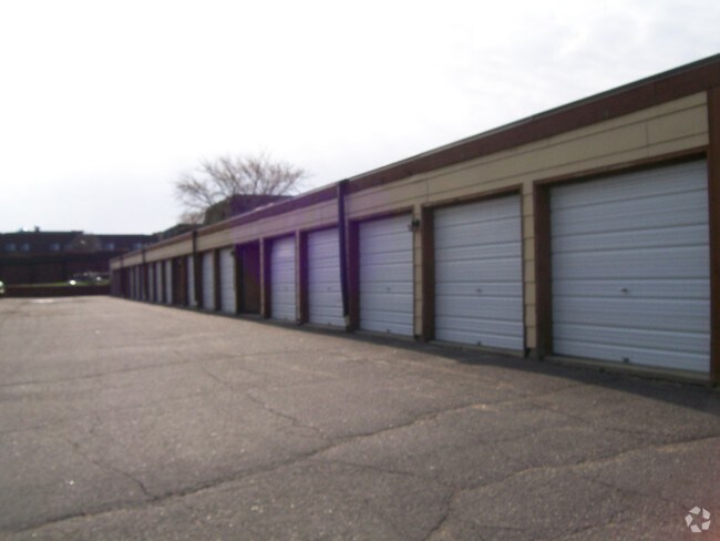 Garaje - Solace on Lake Minnetonka