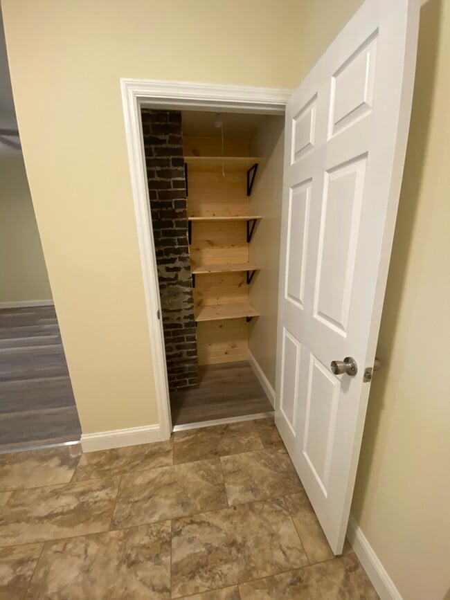 Foto del edificio - 1445 Hunter Ave