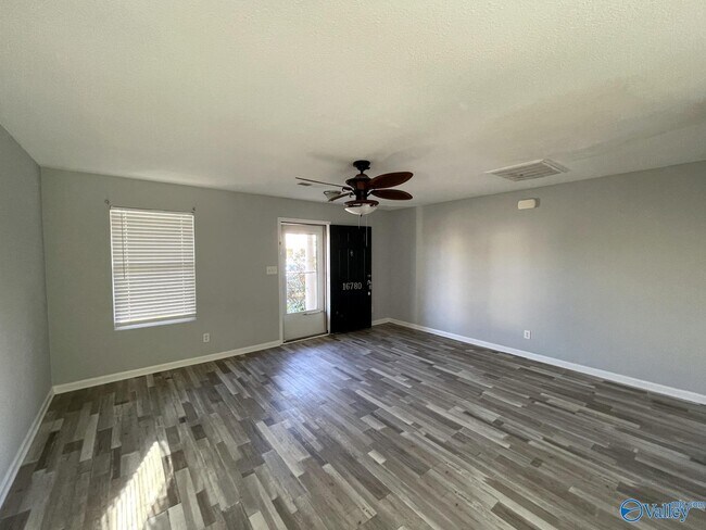 Foto del edificio - 16780 Wellhouse Dr