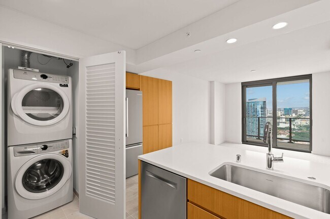 Foto del edificio - Sky Ala Moana 1bd/1bth/1prk with open views