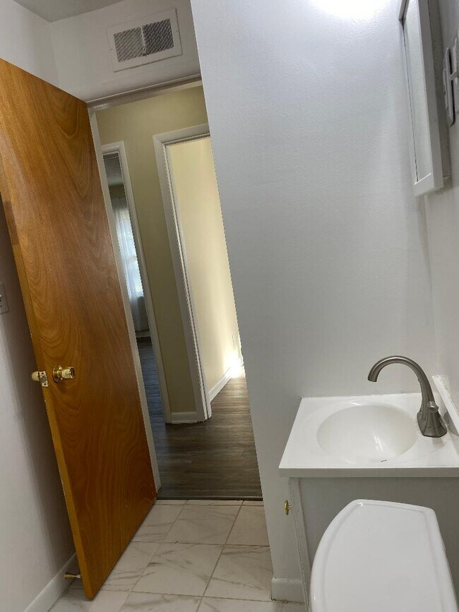 Foto del edificio - 130 Fairground Blvd