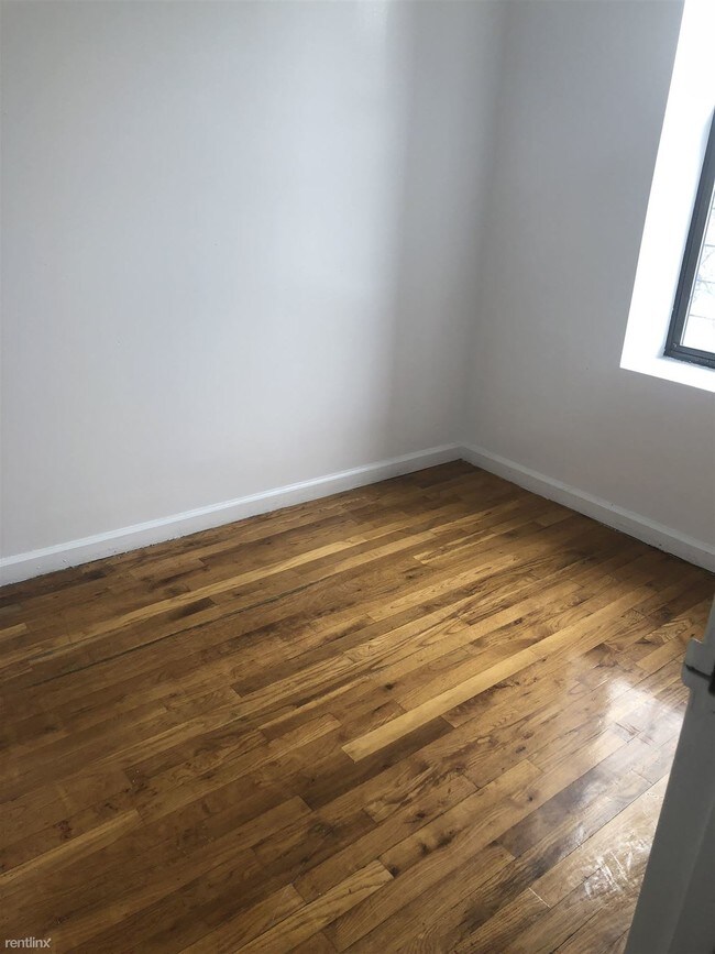 Foto del edificio - 3 br, 1 bath  - 510 W 136th St