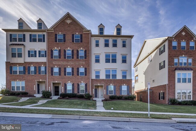 Foto del edificio - 5808 Oakdale Village Rd