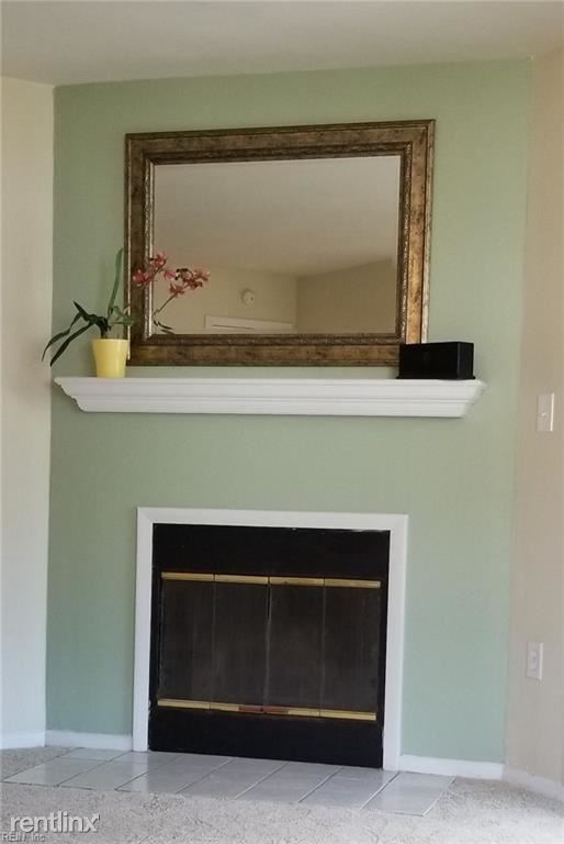 Foto del edificio - 1000 Autumn Woods Ln